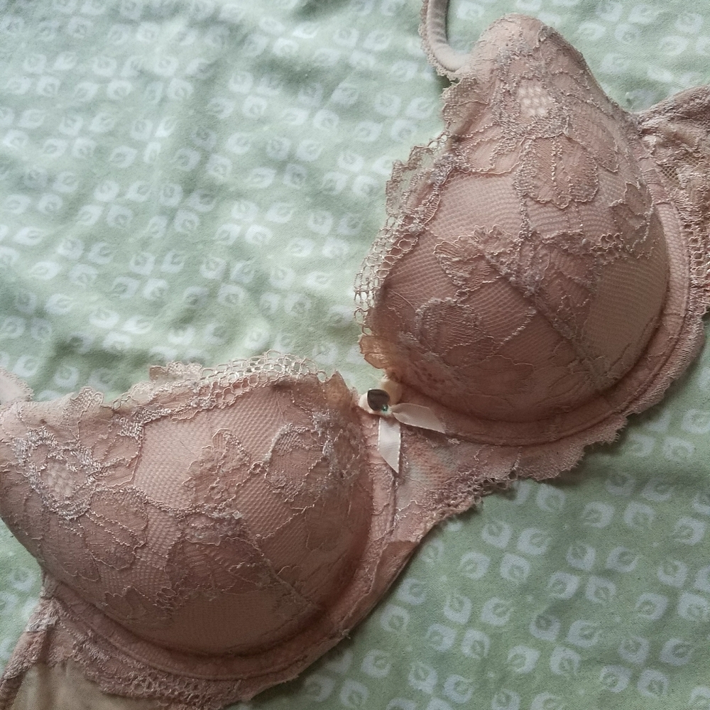 VS Body by Victoria lined demi size 32d